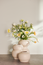 Load image into Gallery viewer, Mingei Vase Ø22 x H17 cm