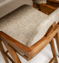 Cargar imagen en el visor de la galería, Noa Bar Chair Pale Khaki