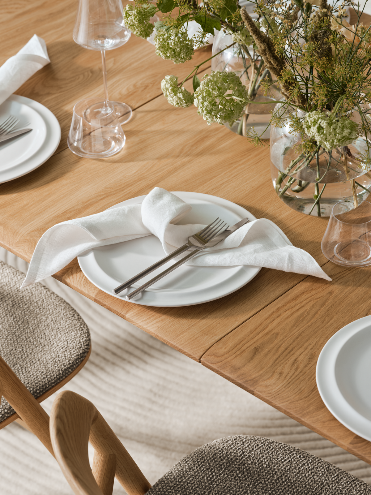Palo Dining Table