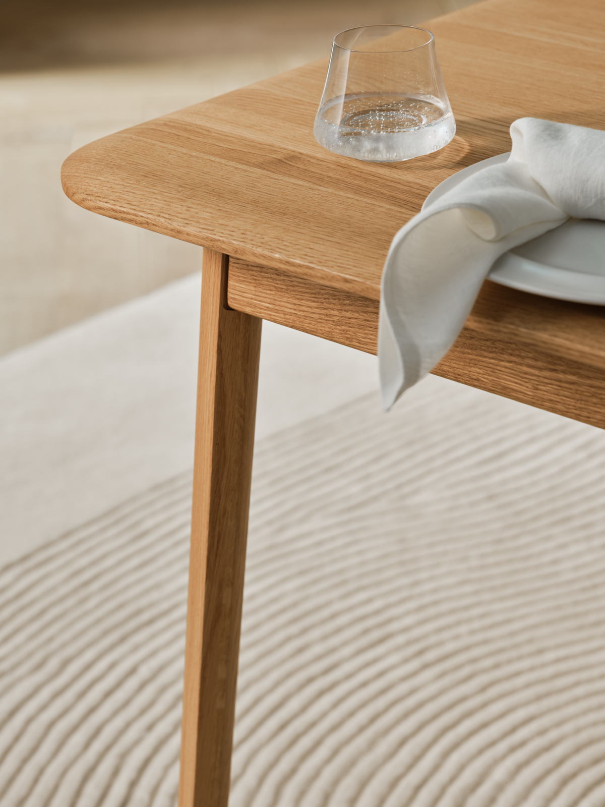 Palo Dining Table