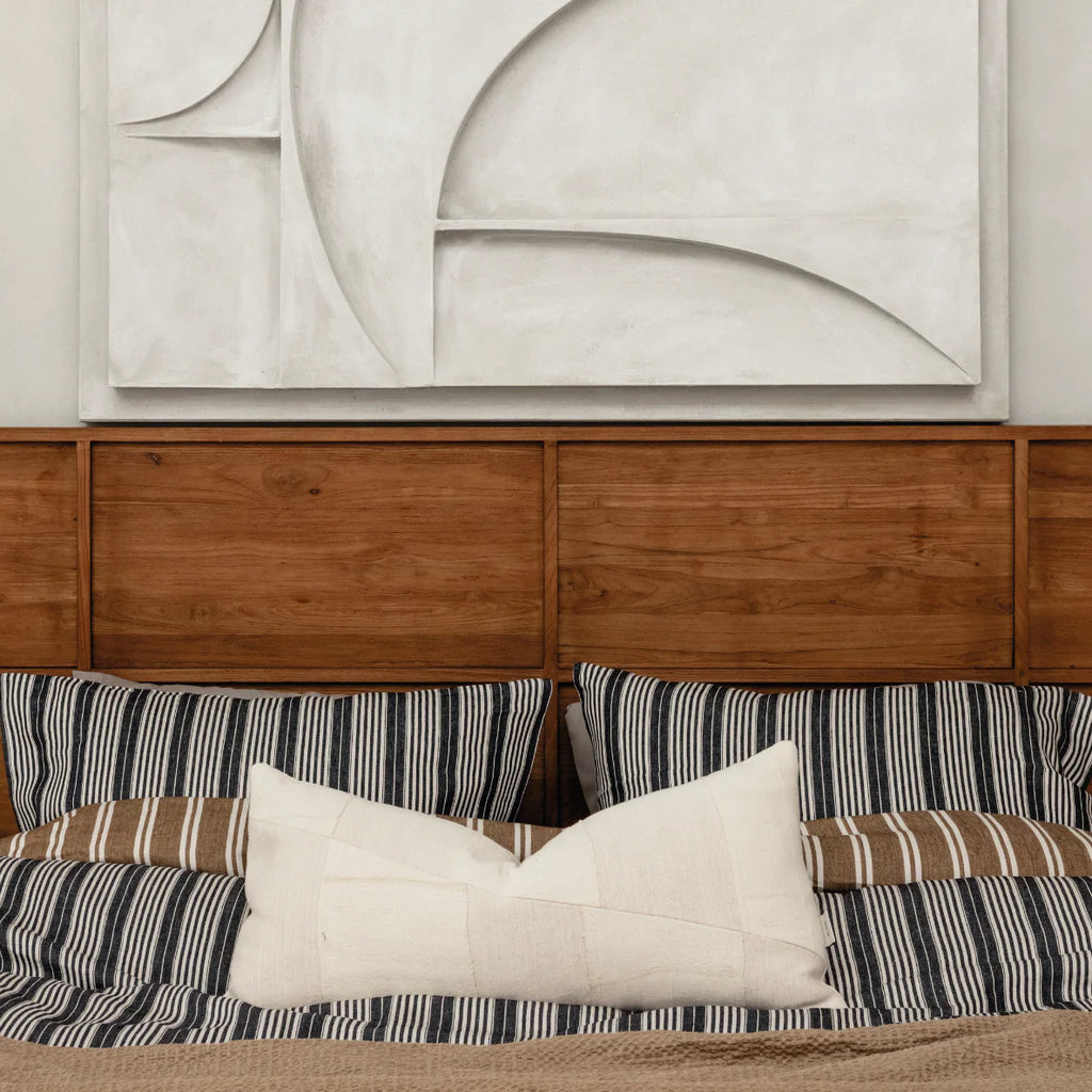 Outline Bed With Side Table
