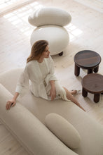 Laden Sie das Bild in den Galerie-Viewer, Flock Sofa