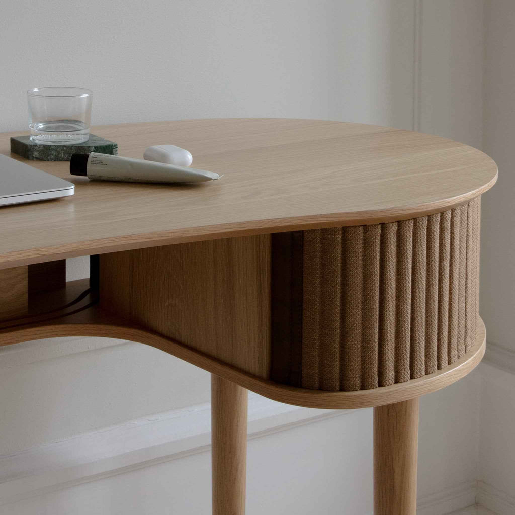 Audacious Desk - lifestyle