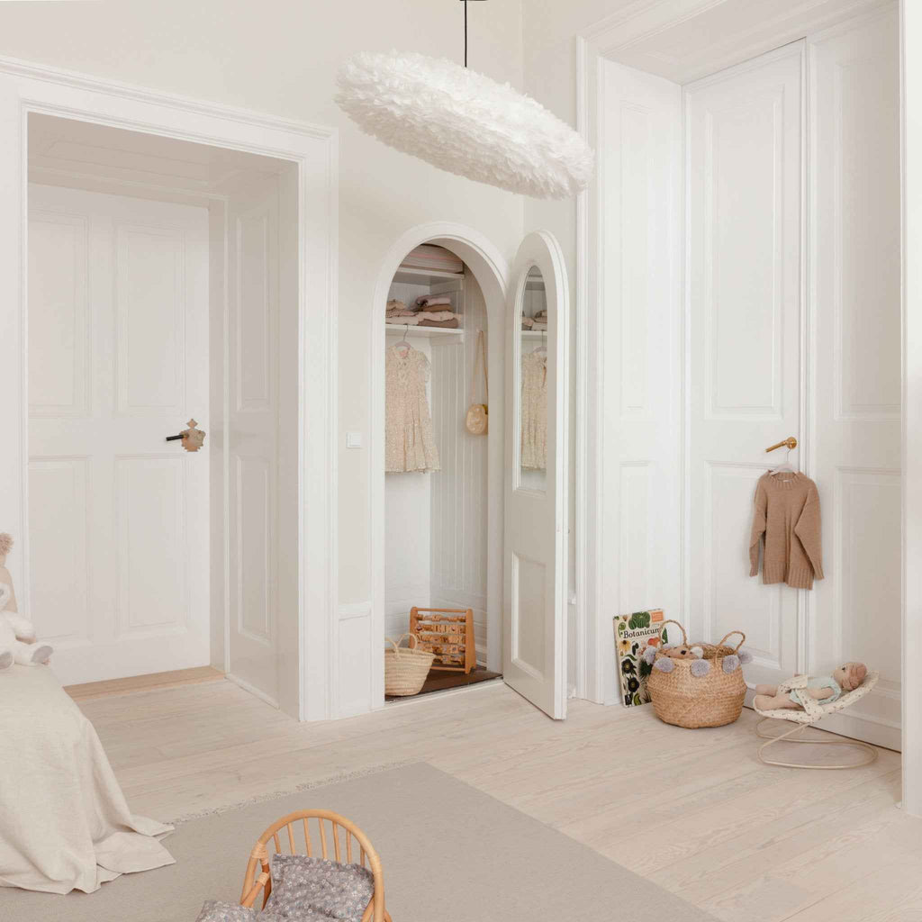 Eos Esther Large White - lifestyle