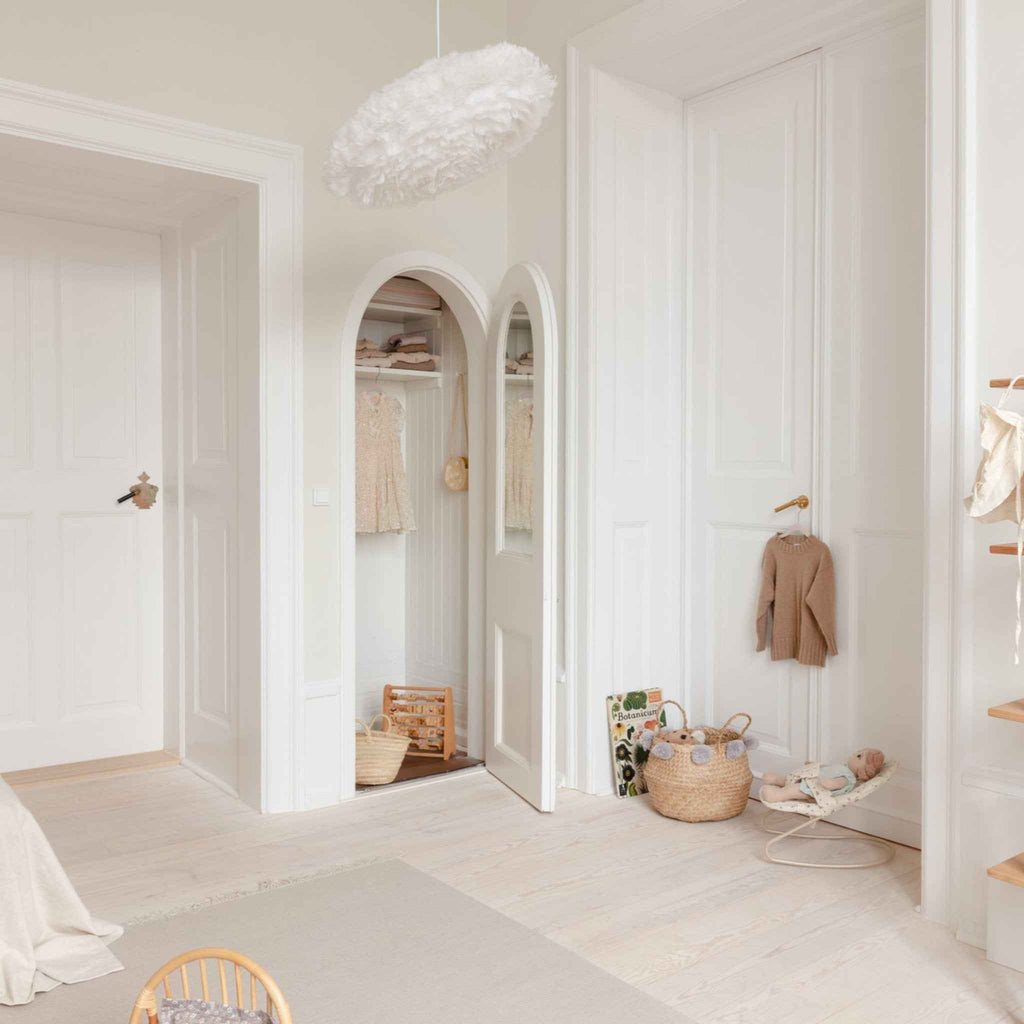 Eos Esther Medium White - lifestyle