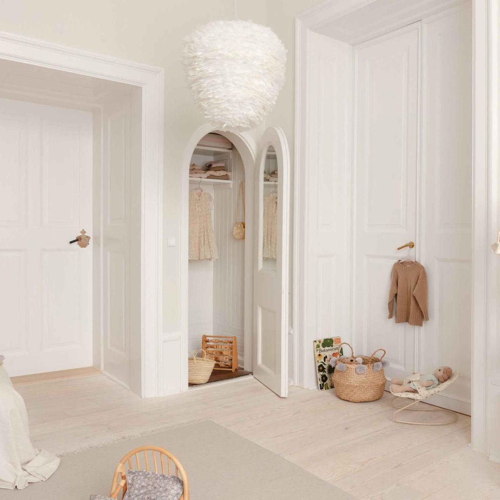 Eos Evia Large White - lifestyle