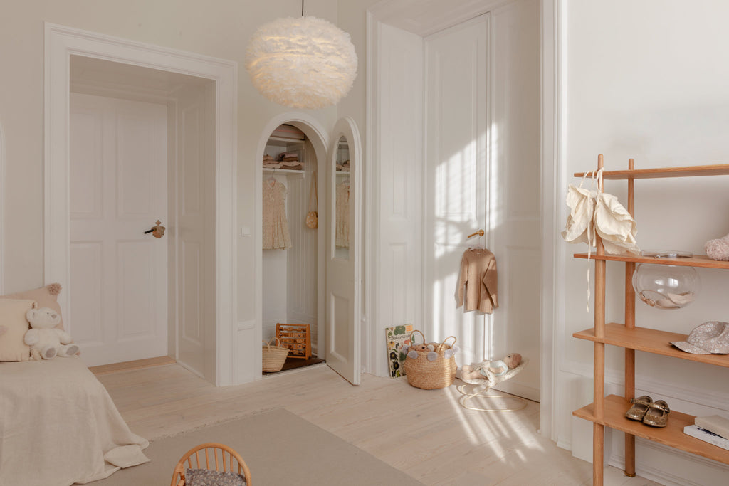 Eos Large White - lifestyle