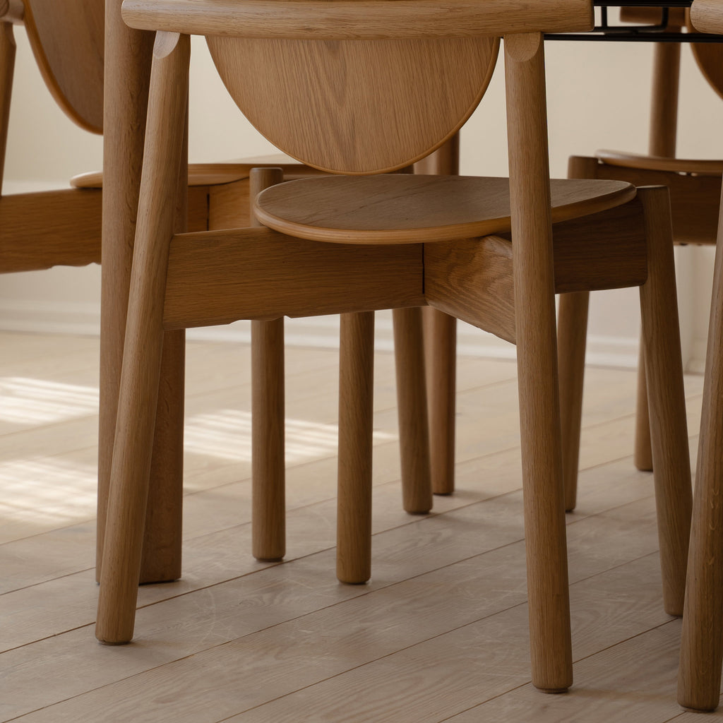 Heiko oak chair at Comfort Circle with extension - lifestyle 5b