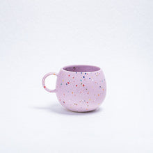 Laden Sie das Bild in den Galerie-Viewer, New Party Ball Mug Lilac 500ml