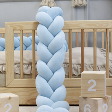 Load image into Gallery viewer, Ochraniacz do łóżeczka warkocz Baby Blue velvet
