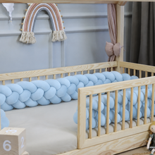 Charger l'image dans la galerie, Ochraniacz do łóżeczka 4 pasma w kolorze Baby Blue