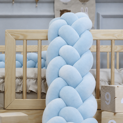 Ochraniacz do łóżeczka 4 pasma w kolorze Baby Blue