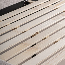 Laden Sie das Bild in den Galerie-Viewer, Daz Bed