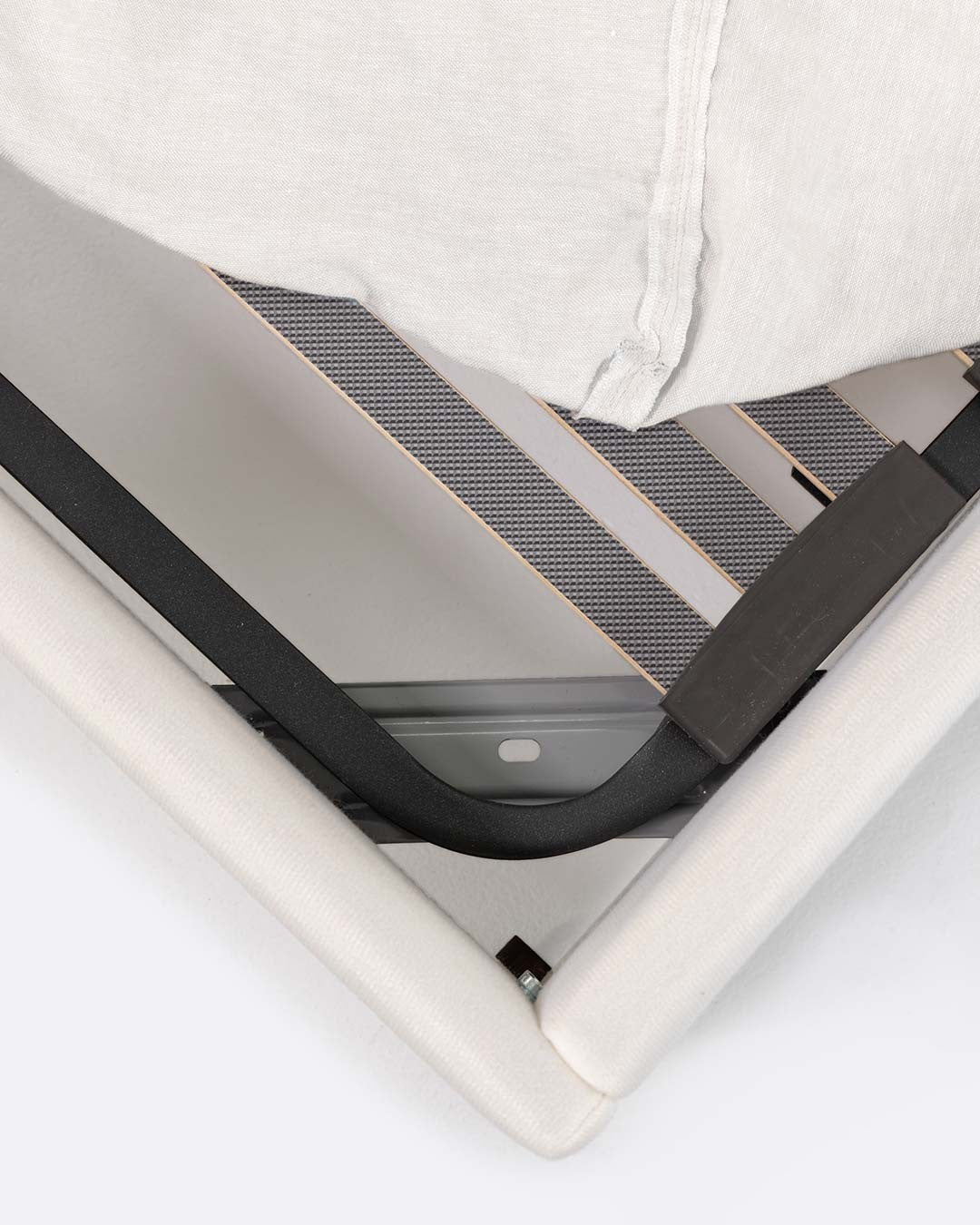 White Linen Bed 180 x 200 cm