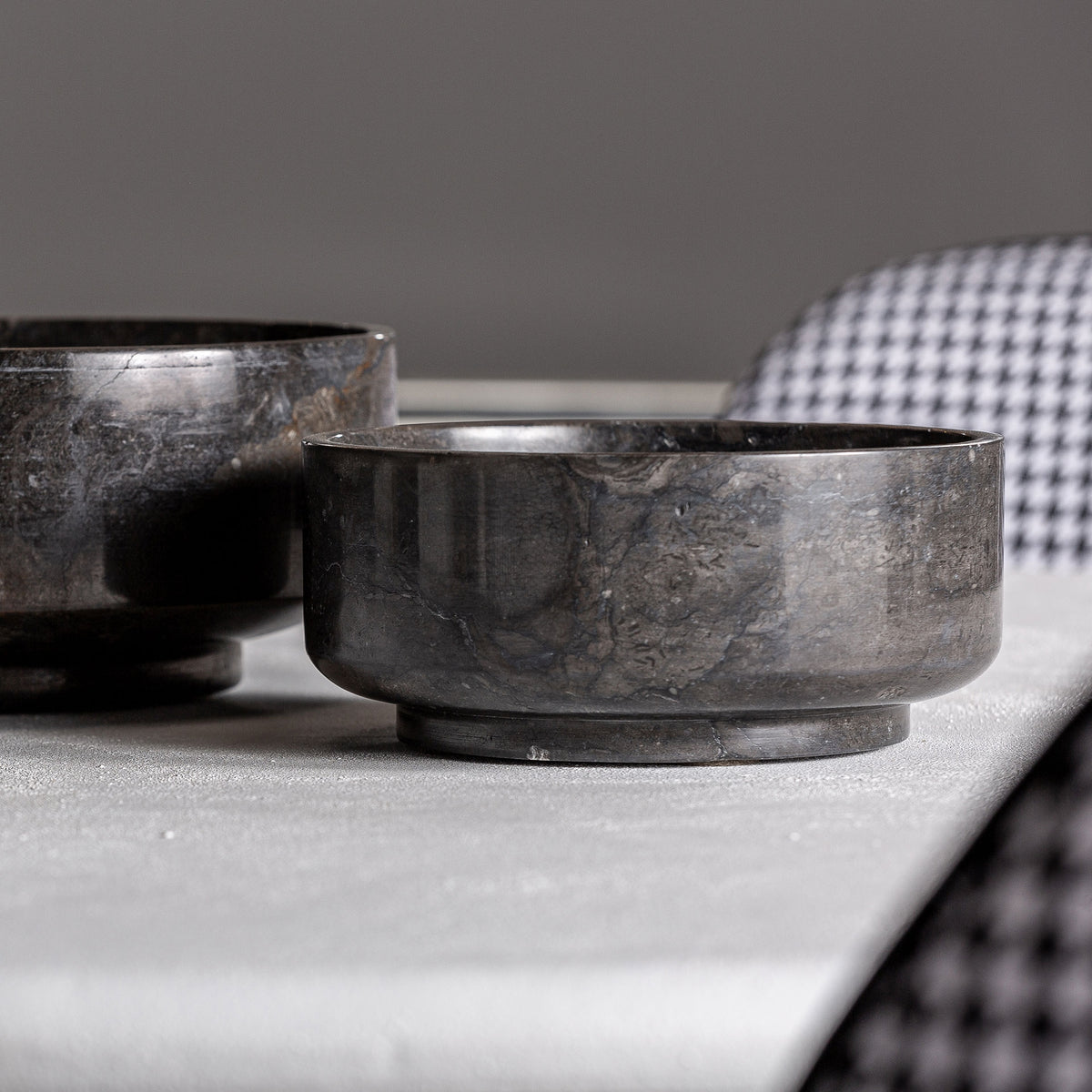 Marble black centerpiece s/2
