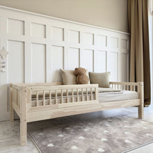 Laden Sie das Bild in den Galerie-Viewer, Basic slats 190x90 natural (feet 19 cm)