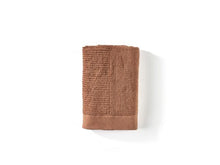 Laden Sie das Bild in den Galerie-Viewer, Zone Denmark Classic Bath towel 140 x 70 cm Terracotta