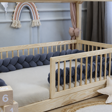 Charger l'image dans la galerie, Ochraniacz do łóżeczka warkocz Grafit velvet