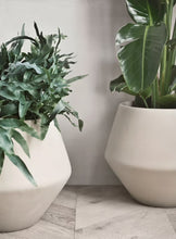 Load image into Gallery viewer, Grove Flowerpot Ø63,5 x H70 cm
