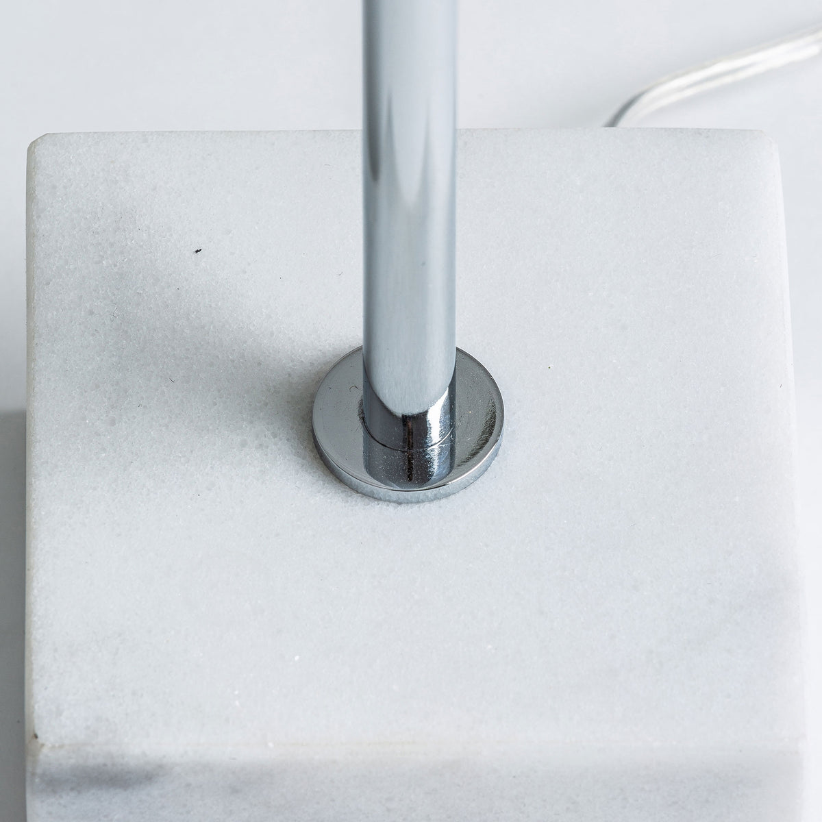 Gershem White & Silver Table Lamp 43x19x61 cm