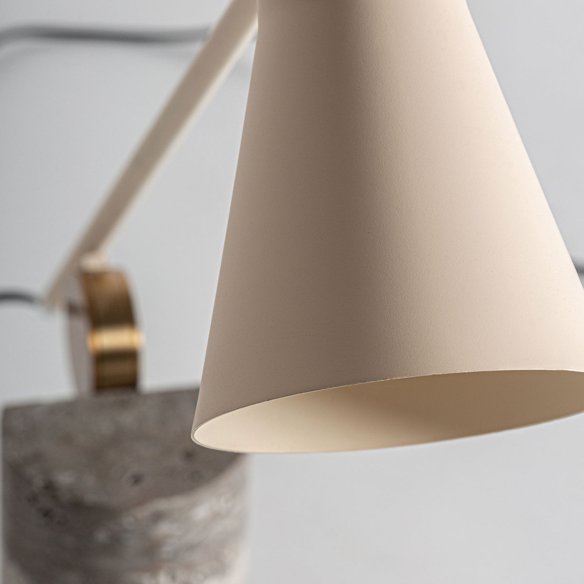 Ivory Brown & Beige Table Lamp 55x13x68 cm