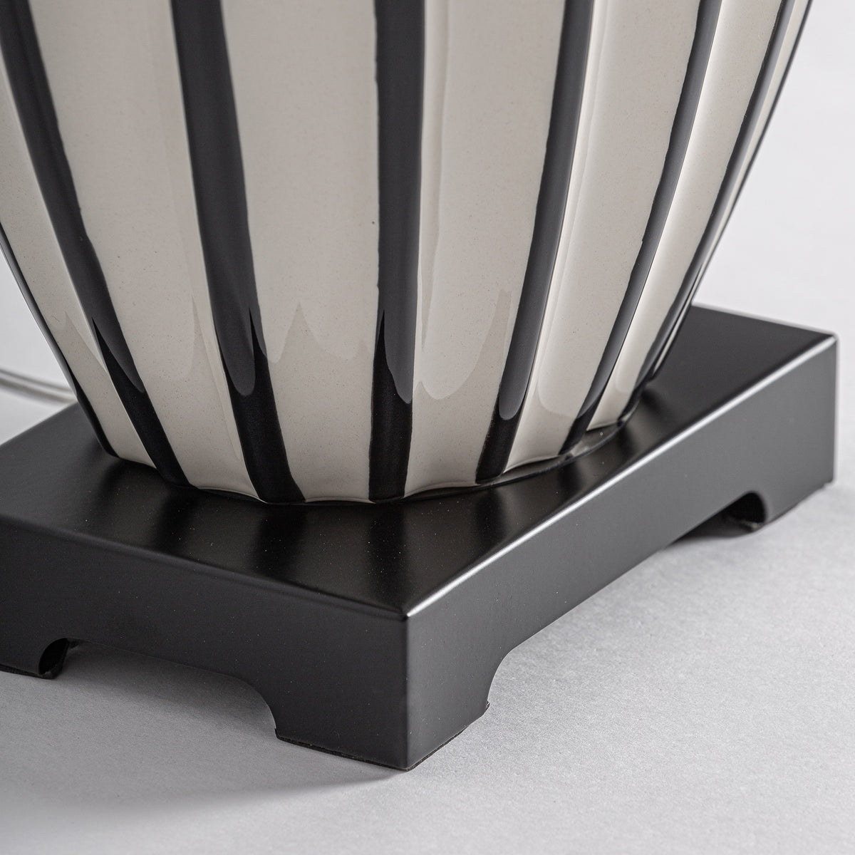Zalsa White & Black Table Lamp 38x23x82 cm