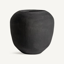 Cargar imagen en el visor de la galería, BLACK CONCRETE VASE