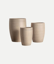 Laden Sie das Bild in den Galerie-Viewer, PLANT POT (SET OF 3)
