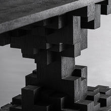 Laden Sie das Bild in den Galerie-Viewer, PÈTRIA DINING TABLE