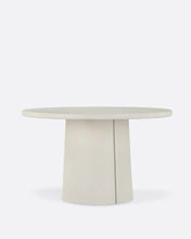 Load image into Gallery viewer, Mesa de comedor de exterior CLAUDE de microcemento Ø 125 cm x 75 cm