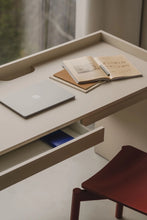Load image into Gallery viewer, Wem Chair