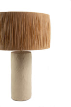 Carica l&#39;immagine nel visualizzatore di Gallery, Raffia Beige Table Lamp