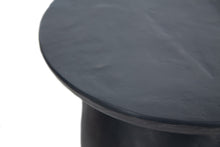 Cargar imagen en el visor de la galería, Concrete side table black