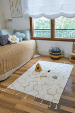 Laden Sie das Bild in den Galerie-Viewer, WASHABLE RUG ROUND HONEYCOMB Ø 140 cm