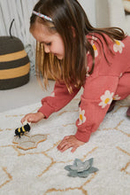 Cargar imagen en el visor de la galería, WASHABLE RUG ROUND HONEYCOMB Ø 140 cm