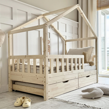Carica l'immagine nel visualizzatore di Gallery, Łóżko Housebed Gabby Plus 200×90 Naturalne drewno (szybka wysyłka 48h)