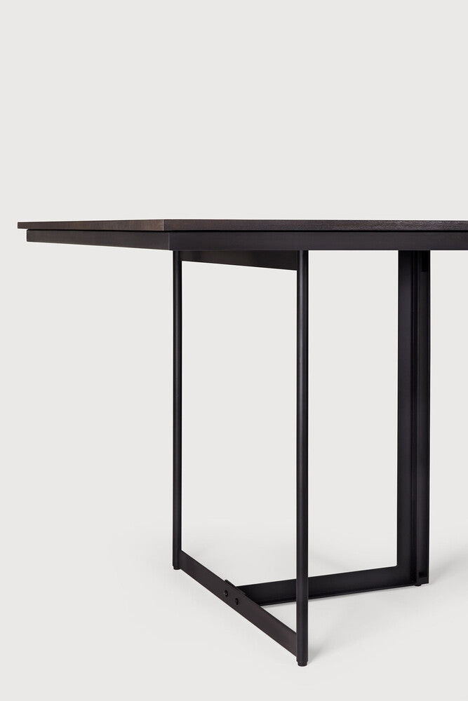 Tacet dining table