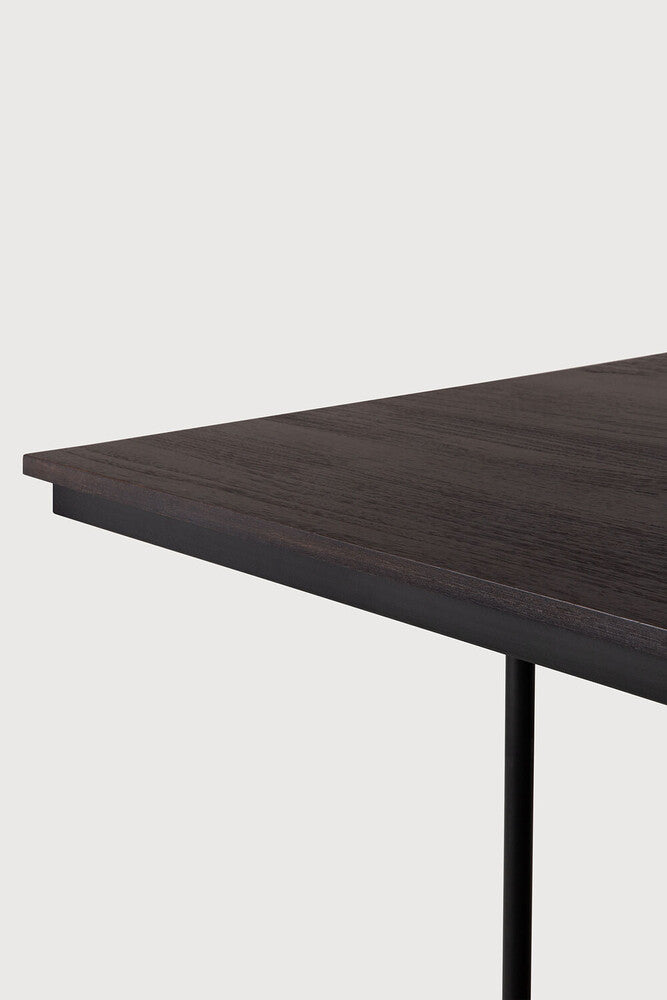 Tacet dining table