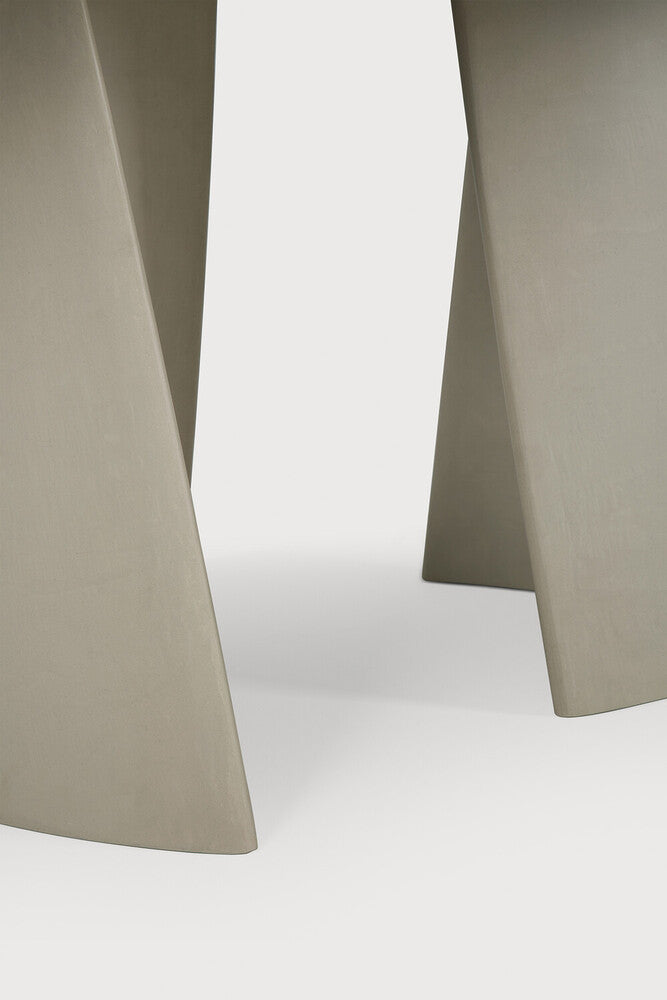 Canyon outdoor dining table