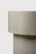 Laden Sie das Bild in den Galerie-Viewer, Elements outdoor side table Grey