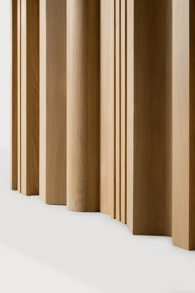 Sequence dining table
