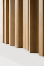 Laden Sie das Bild in den Galerie-Viewer, Sequence dining table