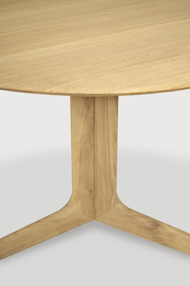 Corto dining table