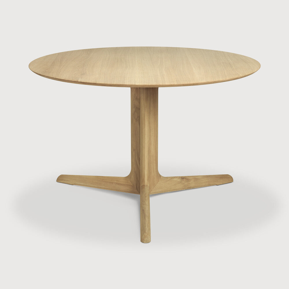 Corto dining table