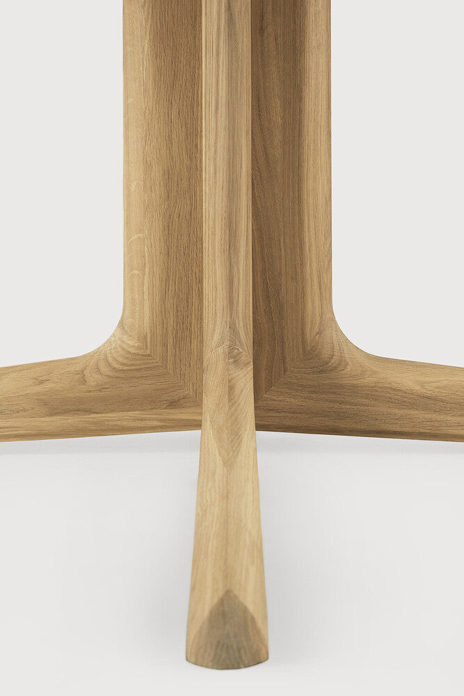 Corto dining table