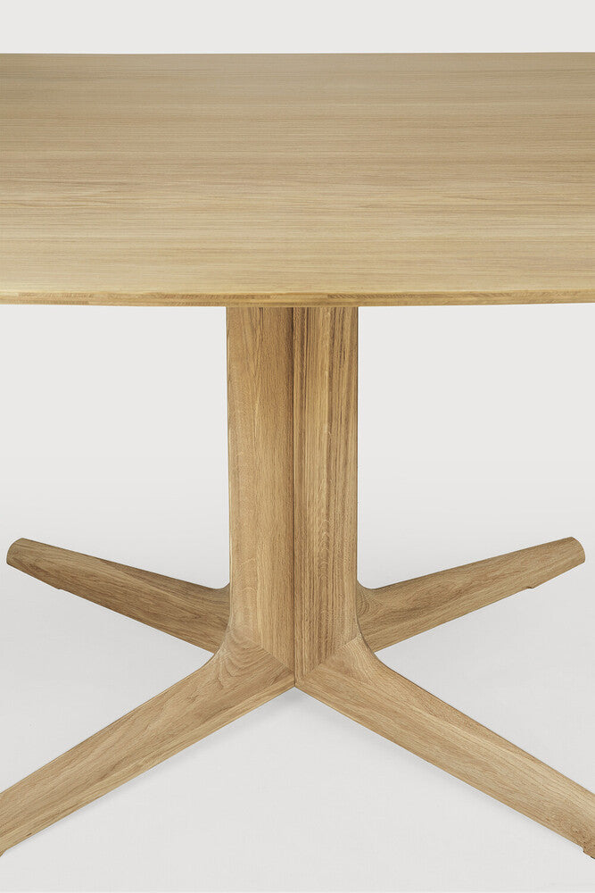 Corto dining table