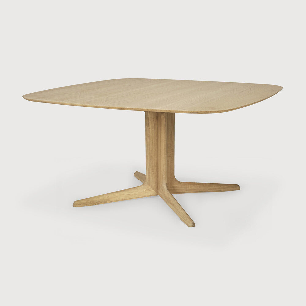 Corto dining table