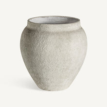Laden Sie das Bild in den Galerie-Viewer, TERRACOTTA POT