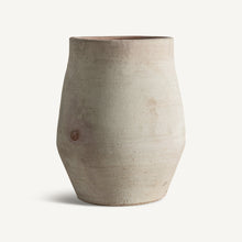Laden Sie das Bild in den Galerie-Viewer, CLAY POT