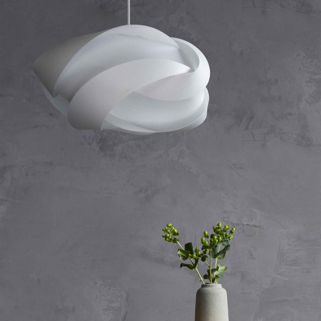 Ribbon Medium White - lifestyle